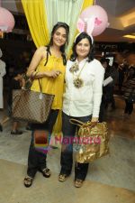 Madhoo Shah Gayatri ruia at Gayatri Ruia easter bash in Palladium on 20th April 2011.jpg